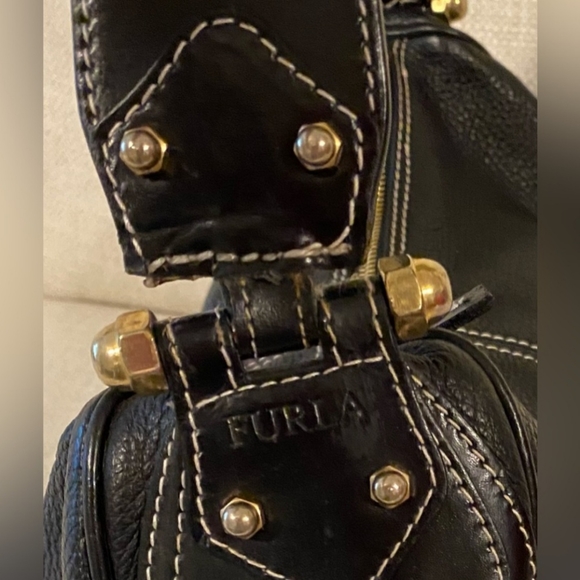 🔥EUC🔥FURLA Genuine Leather Purse- Made in Italy- Gold tone hardware - Picture 9 of 14